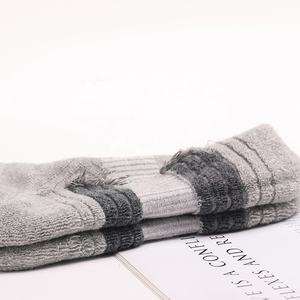 Calcetines de algodón peinado de alta calidad para hombres y mujeres-Diseño de puños de fútbol y baloncesto de malla transpirable antibacteriana - Product Image 6