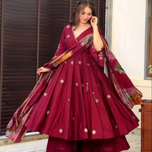 ชุดสلوارคามีซผ้าไหมโรมันสีแดงเลือดหมูสุดหรู สไตล์อินเดียสมัยใหม่ สำหรับงานแต่งงาน งานหมั้น และงานเลี้ยง - รุ่น FF5862FN จัดส่งรวดเร็ว - Product Image 1