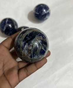 Prix de gros cristaux de boule de quartz bleu sodalite naturelle taille personnalisée décoration de la maison guérison chakra pierres reiki polies - Product Image 3