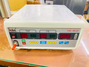 El insuflador de CO2 Kara Mediclust Rojo es un dispositivo médico que bombea gas de dióxido de carbono en las cavidades del cuerpo para cirugía invasiva. - Product Image 5