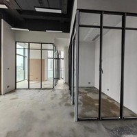 Cloisons de bureau en verre dépoli haut de gamme sur mesure, cloisons en verre et aluminium insonorisées avec porte battante