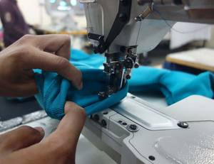 Venta al por mayor y Dropship personalizado cosido gris púrpura se desvanecen moda deportes pulóver Sudadera con capucha - Product Image 2