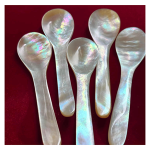 Cuillère en nacre, ustensile artisanal en coquille pour servir les desserts au restaurant et les tables à manger, Vietnam - Product Image 3