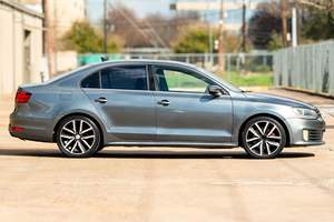 Volkswagen Jetta GLI Autobahn 2012 d'occasion en bon état, boîte manuelle 6 vitesses, turbo 4 cylindres, provenance Texas, non modifiée, sans réserve - Product Image 3