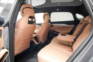 รถ SUV ไฟฟ้าเต็มรูปแบบ ปี 2025 สีเทา รุ่น Beyond Dream Song L ID EXL สภาพดีเยี่ยมเหมือนใหม่ ราคาคุ้มค่า พร้อมหลังคาซันรูฟแบบพาโนรามาและเบาะหนัง - Product Image 4