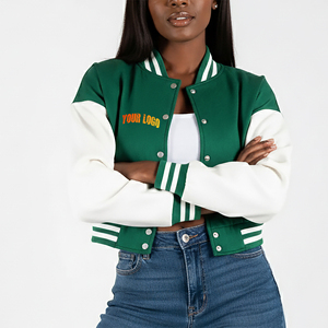 Veste universitaire matelassée imperméable à épaules tombantes et blocs de couleur pour femme, avec logo brodé personnalisé, style streetwear, OEM/ODM - Product Image 6