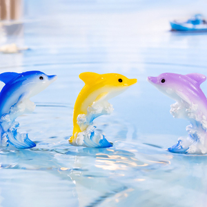 Miniatures de dauphins en résine colorées, figurines de vie marine arc-en-ciel, micro-paysages océaniques pour tableau de bord de voiture, accessoires de décoration de bureau à domicile - Product Image 3