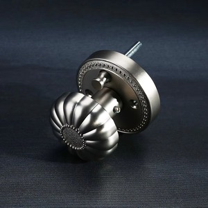 Bouton de porte en or à motifs floraux design pour l'intérieur Belle poignée pour chambre à coucher, bureau et décoration d'intérieur Quincaillerie haut de gamme longue durée - Product Image 3