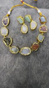 Conjunto de collar de mujer hecho a mano en joyería de fiesta etérea chapada en oro con circón y material de latón - Product Image 6