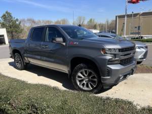 Chevrolet Silverado 1500 RST V8 5.3L 4WD d'occasion propre 2020 - Product Image 2