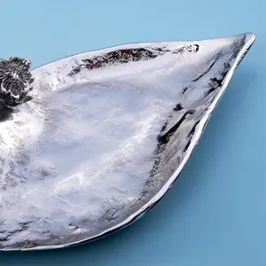 Plateau en métal artisanal pour la décoration intérieure haut de gamme, plateau organisateur, finition brillante, design argenté, blanc marbré, or, fabriqué par Zahid Export - Product Image 3