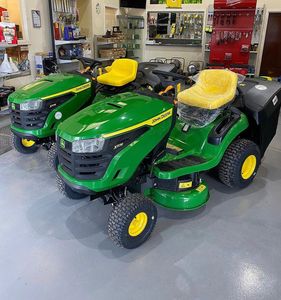 Cortacésped John Deere disponible ahora con calidad y rendimiento fiables construido para un uso a largo plazo motor potente - Product Image 6