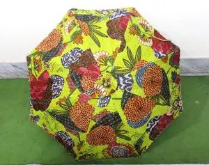 Indischer Regenschirm Baumwoll stoff Kantha Patchwork Dekorativer Sonnenschirm Hands tich Faden Arbeit Sonnenschutz Regenschirm
