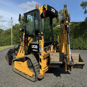 Cargadora frontal de orugas JCB 1CXT-HF usada, minicargadora, retroexcavadora, con capacidad de carga nominal de 4 toneladas y motor Perkins, para uso en terrenos accidentados. - Product Image 1