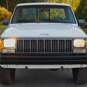 Jeep Comanche 4x4 de 1988 Usado, Transmisión Manual de 5 Velocidades - Product Image 1