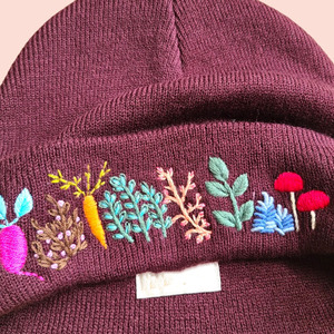 Bonnet léger brodé avec un design en tricot côtelé pour un usage décontracté et en plein air, bonnet brodé moderne pour hommes et femmes - Product Image 3