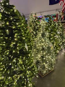 จำหน่ายต้นคริสต์มาสสนประดิษฐ์พร้อมไฟ LED สีขาวอบอุ่นสำหรับตกแต่งภายในในช่วงเทศกาล - Product Image 1