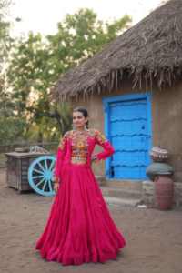 Nueva llegada Ropa Étnica atractiva de moda rayón Lehenga Choli & Koti con costura de volante estándar Trabajo Mujer moda - Product Image 5