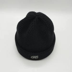 Gorros de Invierno de Punto de Alta Calidad, Personalizados, 100% Acrílico, Fabricante OEM, Gorros Cálidos de Moda, Bordados con Pedrería, Unisex - Product Image 1