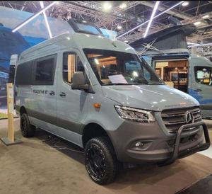 Oferta Especial: Autocaravana de Lujo Personalizada para Viajes Familiares, Camioneta, Caravana, Cámper con Baño, Cocina, Sistema de Electricidad Independiente y Energía Solar - Product Image 4