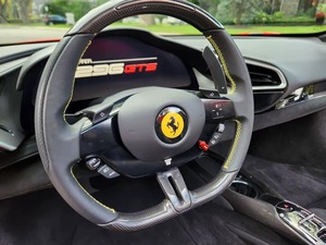 Ferrari 296 GTS Convertible 2023 Certificado, Seminuevo, Motor Turbo Híbrido, Interior en Cuero Claro, Tracción Trasera, ACC - Product Image 2