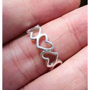 Anillo de Plata de Ley 925 Hecho a Mano con Forma de Corazón, Anillo Minimalista con Forma de Corazón, Regalo para Mujer - Product Image 6