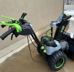 Fournisseur vérifié Nouveau E-GO Souffleuse à neige industrielle autopropulsée à 2 étages de 28 pouces SNT2800 avec chargeur Peak Power Nouvelle boîte - Product Image 1