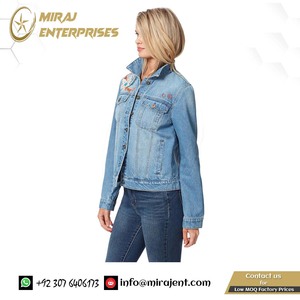 Usine personnalisable pour femmes en gros Reagan délavé détruit Denim veste respirant Varsity veste coton remplissage poche bas quantité minimale de commande - Product Image 3