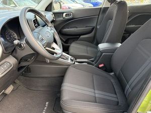 VÉHICULE D'OCCASION 2022 V-E-N-U-E SEL FWD TRANSMISSION 121 CV 1.6L VARIABLE SUV CROSSOVER PRÊT À LA VENTE - Product Image 2