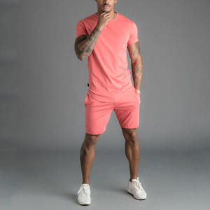 Logo personnalisé vente en gros survêtement pour hommes couleur unie col rond manches courtes shorts joggeurs grande taille ensembles pour hommes - Product Image 1