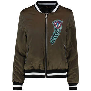 Veste d'hiver pour femme en satin respirant, taille européenne personnalisée, matelassée, streetwear, coupe-vent, bomber, broderie en peau de mouton, manteau en nylon - Product Image 3