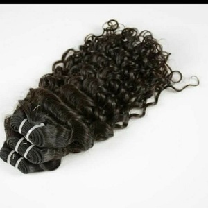 Venta caliente 100% Extensiones de cabello Remy indio natural Estilo de onda natural Trama de costura rizada cruda 100% Cabello humano - Product Image 1
