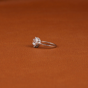 Diamant cultivé en laboratoire avec bague en diamant taillé rond Bague de fiançailles en or massif 18KT pour son cadeau - Product Image 2