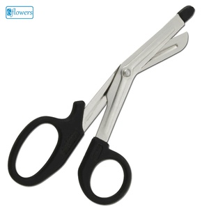 กรรไกรผ่าตัดหกดอก ยี่ห้อ Six Flowers รุ่น OEM Universal Paramedic Shear Prob End ด้ามจับสีดำ ผลิตจากสแตนเลสสตีล ใช้งานด้วยมือ ได้รับการรับรองมาตรฐาน CE - Product Image 1