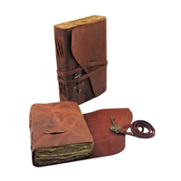 Handgemachtes Vintage Brown Leder Journal mit gebogenem Design Key Strap Lock Deckle Edge Skizzen papier zum Verschenken von Werbeaktionen