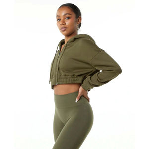 Sweat à capuche court tendance pour femmes, manches longues, pull confortable, idéal pour le quotidien, les tenues de sport, les looks décontractés et urbains à tout moment - Product Image 3