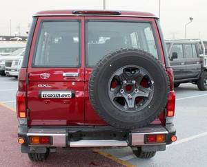 Toyota Land Cruiser LC76 Hardtop Rouge 2025 d'occasion avec toit ouvrant, démarrage à distance, boîte automatique, intérieur clair, sièges en tissu - Product Image 3