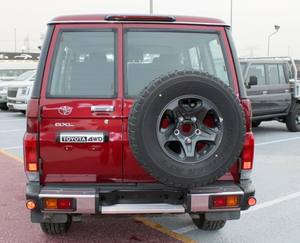 Rojo 2025 para Land Cruiser LC76 Hardtop Izquierdo Diésel Usado con Techo Solar Arranque Remoto Asientos Transmisión Automática Interior Claro - Product Image 4