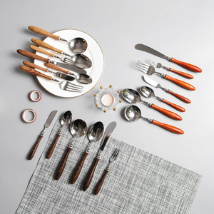 Ensemble de couverts en acier inoxydable 4 pièces avec manche en bois noir Parfait pour les ustensiles de cuisine de restaurant et les mariages élégants - Product Image 1