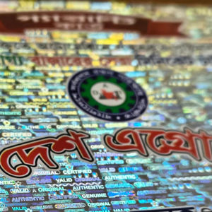 Étiquettes en papier adhésif holographique argenté modèle P4 pour usage commercial et shopping par Digitech Label - Product Image 1