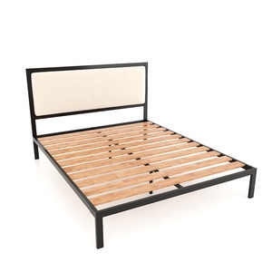Lit double GN68039 au design japonais moderne avec cadre en fer et bois de caoutchouc massif, taille Queen, mobilier de chambre à coucher - Product Image 1