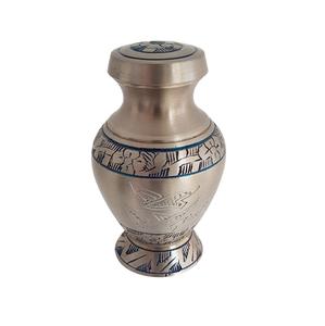 Urne funéraire en laiton de conception de coeur Urnes commémoratives en laiton massif de qualité supérieure pour les cendres humaines - Product Image 4