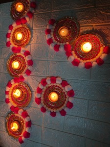 Festival tradicional boda y Pooja decoración conjunto Rangoli/Kolam/Muggu Diya titular con soporte dorado vela de té para Diwali - Product Image 4