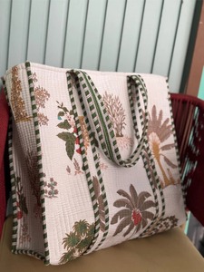 Sac fourre-tout en tissu de coton imprimé Le Souvenirs, doublure en toile, fermeture éclair, poches intérieures, taille 18 pouces - Design bohème vintage - Product Image 2