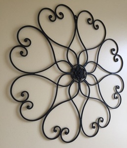 Arte de pared de metal de hierro forjado hecho a mano único con detalles intrincados que mejoran los lujosos espacios interiores estéticamente - Product Image 1