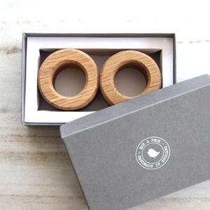 Sofisticados servilleteros de madera con detalles tallados y perfectos para mejorar los manteles de boda o la decoración de fiestas. - Product Image 2