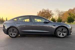 Tesla Model 3 Long Range AWD Dual-Motor AWD d'occasion 2022 - Product Image 2
