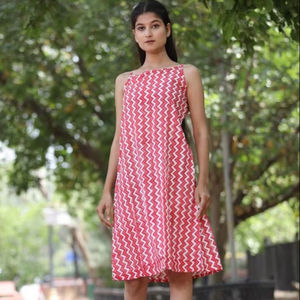 Mini robe en coton imprimé floral ondulé, tenue Boho au-dessus du genou, robe d'été, tenue légère sans manches décontractée, dos en V plongeant - Product Image 1