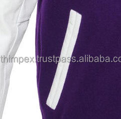Chaqueta universitaria unisex bordada en blanco y morado, cuerpo de lana listo, Mangas de cuero, cierre de botón a presión para primavera - Product Image 4