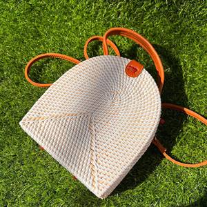 กระเป๋าสะพายหวายสำหรับผู้หญิงดีไซน์ใหม่สำหรับ2024ฤดูร้อนพร้อมเชือกพลาสติกทำด้วยมือจากเวียดนาม - Product Image 1